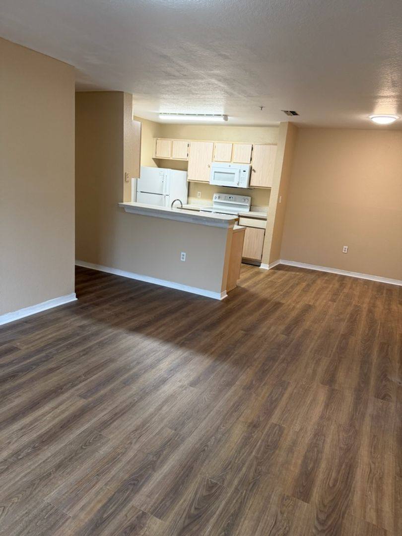 Condo for rent at 5463 Vineland Rd, Orlando, FL 32811