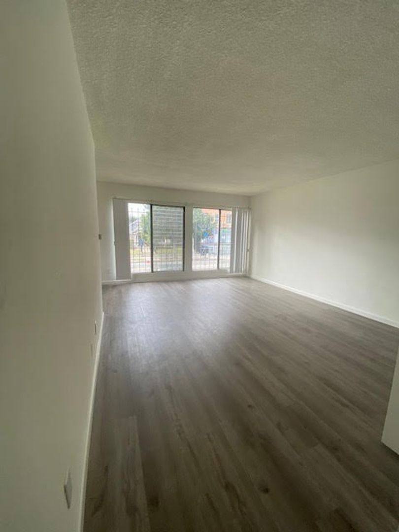Apartment for rent at 838-844 S Wilton Place, Los Angeles, CA 90005