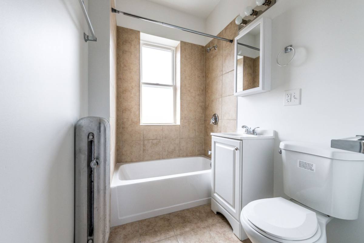 Apartment for rent at 1516 W 78th St, Chicago, IL 60620