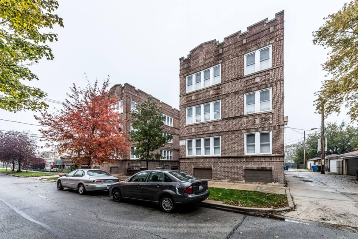 Apartment for rent at 1516 W 78th St, Chicago, IL 60620