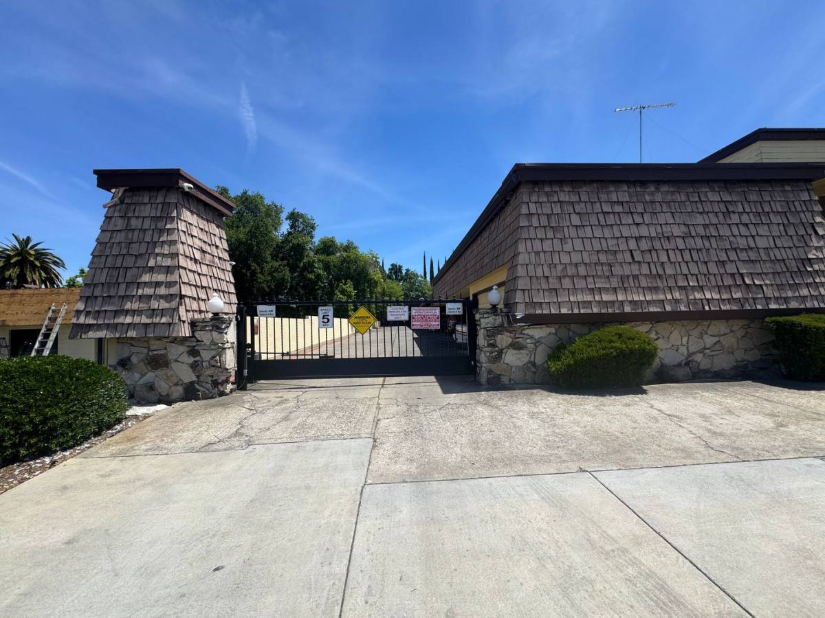 Apartment for rent at 5840 Fair Oaks Blvd, Carmichael, CA 95608