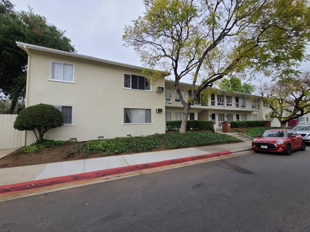 Apartment for rent at 1700 Grevelia St, South Pasadena, CA 91030