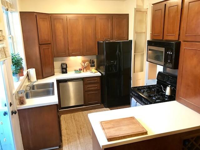 Apartment for rent at 118 E Harris St, Savannah, GA 31401