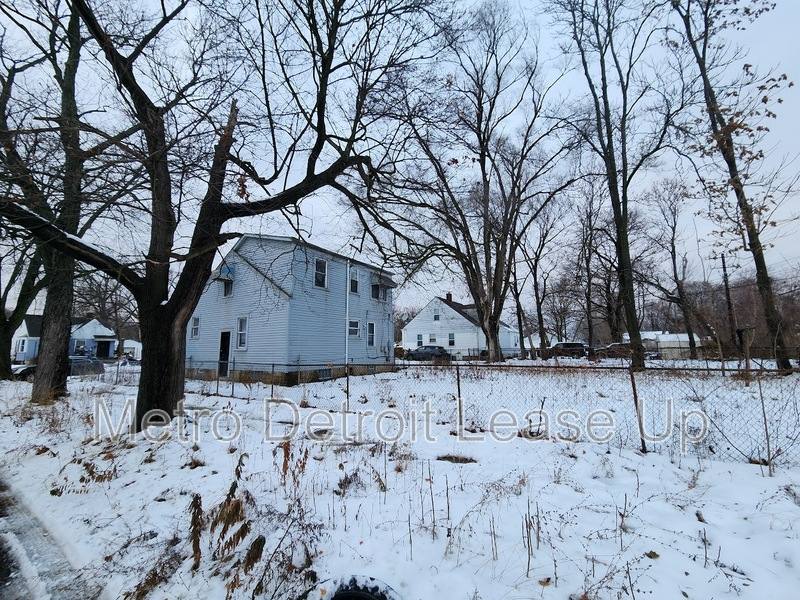 House for rent at 12000 Plainview Ave, Detroit, MI 48228