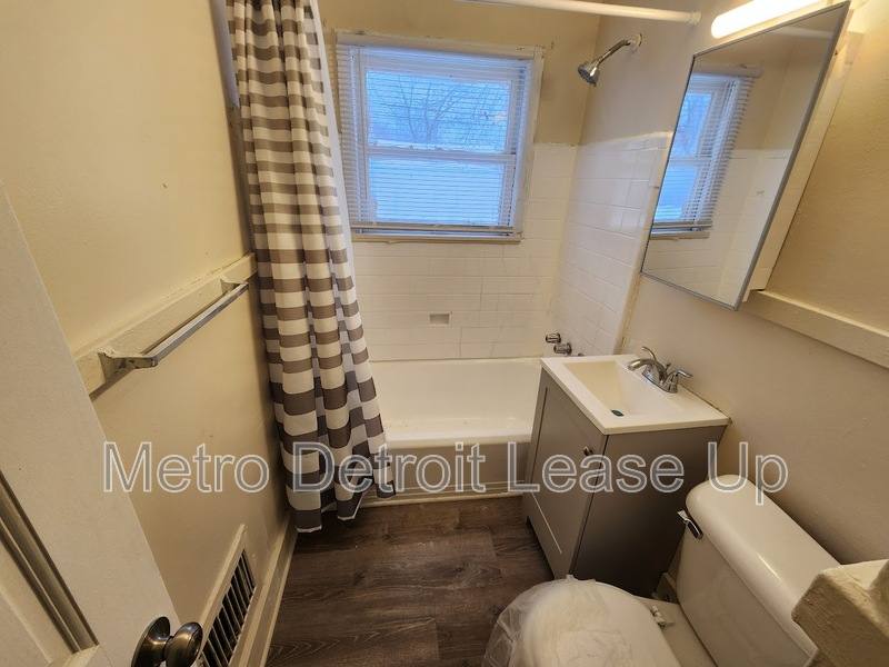House for rent at 12000 Plainview Ave, Detroit, MI 48228