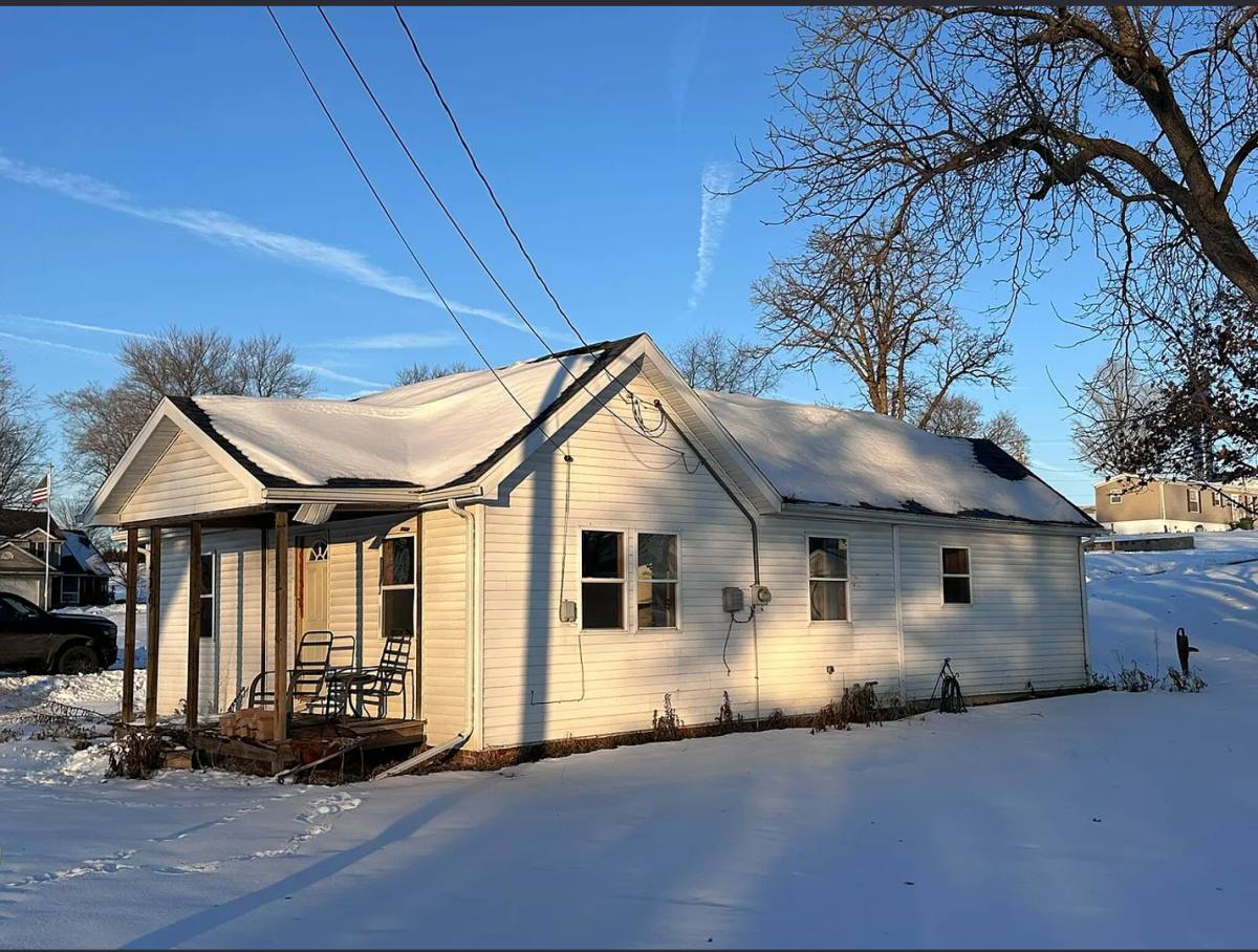 House for rent at 426 Cherry St, Atalissa, IA 52720