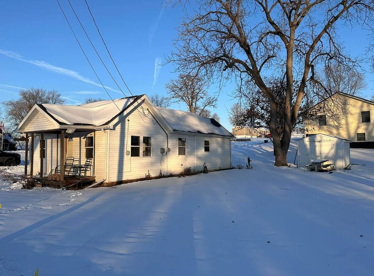 House for rent at 426 Cherry St, Atalissa, IA 52720