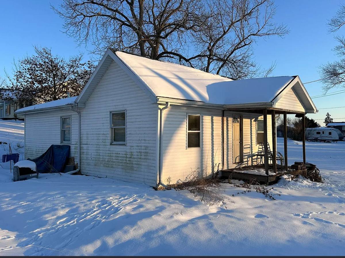 House for rent at 426 Cherry St, Atalissa, IA 52720