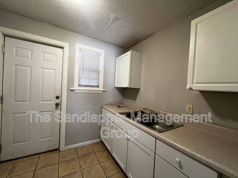 Apartment for rent at 5607 Aldrich Ave, Charleston, SC 29406
