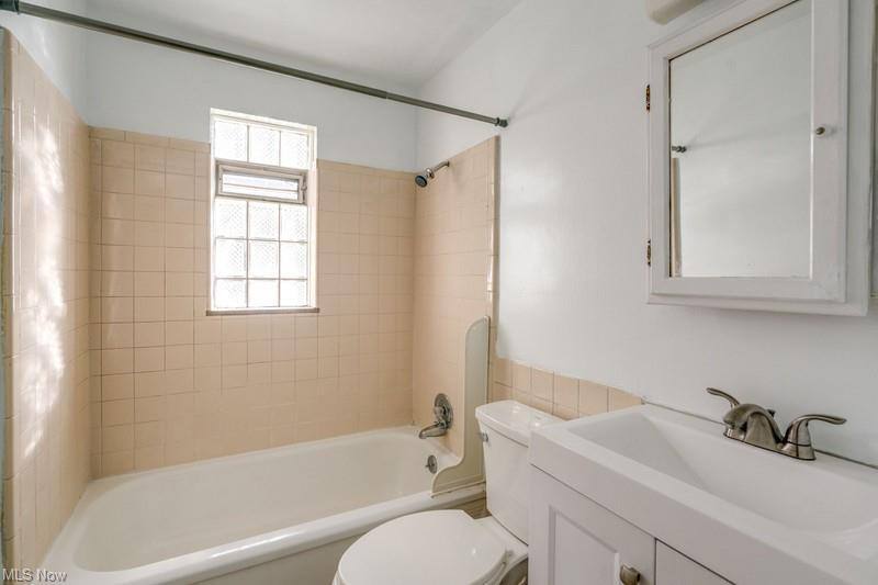 Apartment for rent at 275 E 200th St #2, Cleveland, OH 44119