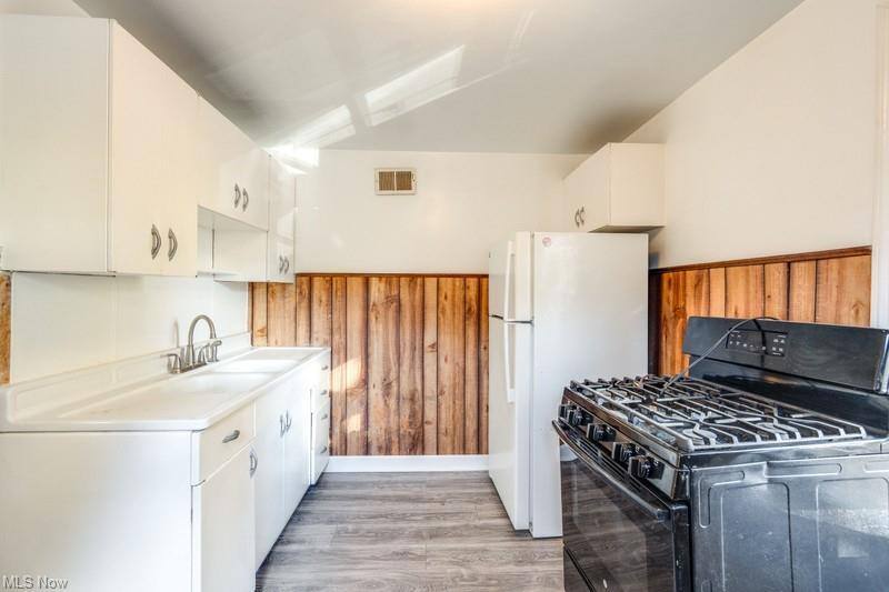 Apartment for rent at 275 E 200th St #2, Cleveland, OH 44119