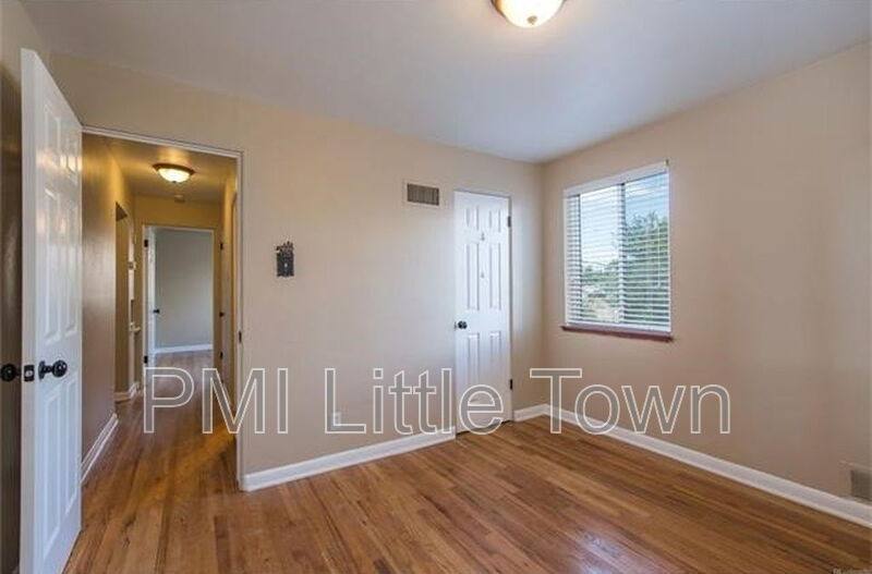 Townhouse for rent at 3622 Hudson St, Denver, CO 80207
