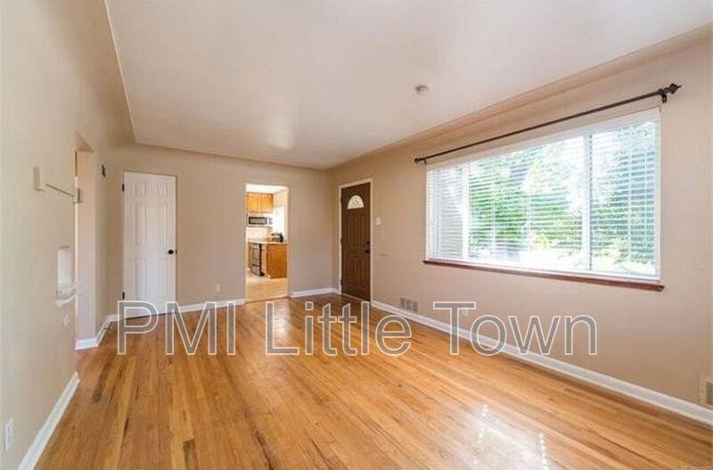Townhouse for rent at 3622 Hudson St, Denver, CO 80207