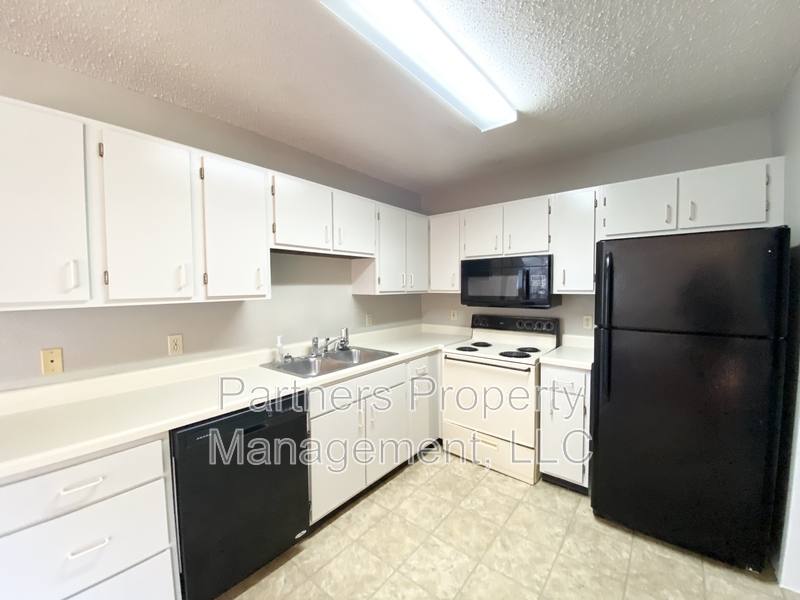 Apartment for rent at 1659 N Dawn Dr #1, Fayetteville, AR 72703