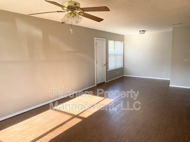 Apartment for rent at 1659 N Dawn Dr #1, Fayetteville, AR 72703