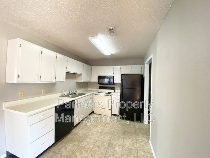 Apartment for rent at 1659 N Dawn Dr #1, Fayetteville, AR 72703
