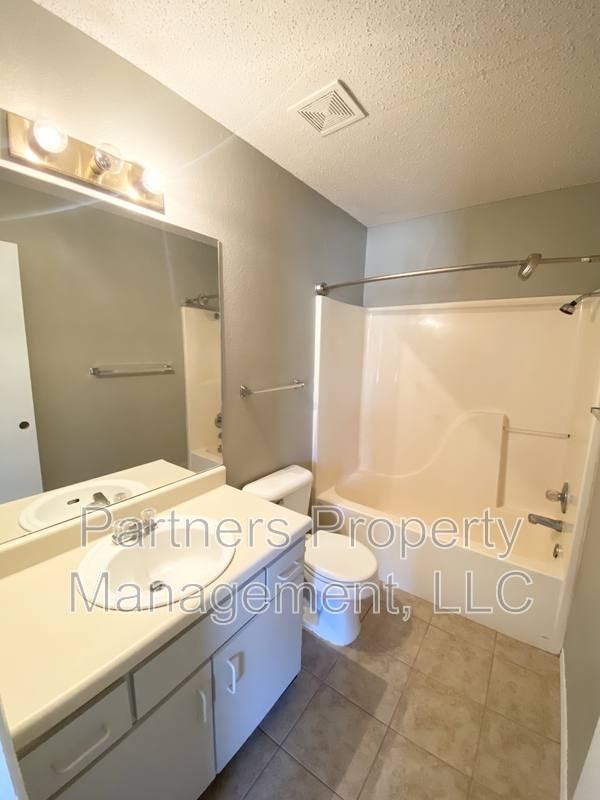 Apartment for rent at 1659 N Dawn Dr #1, Fayetteville, AR 72703