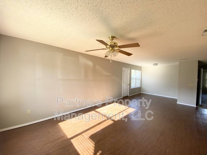 Apartment for rent at 1659 N Dawn Dr #1, Fayetteville, AR 72703