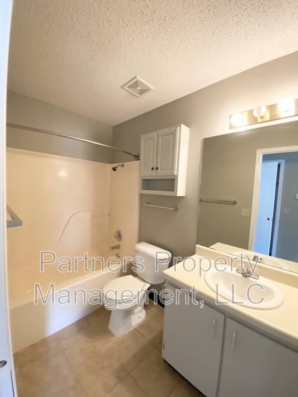 Apartment for rent at 1659 N Dawn Dr #1, Fayetteville, AR 72703