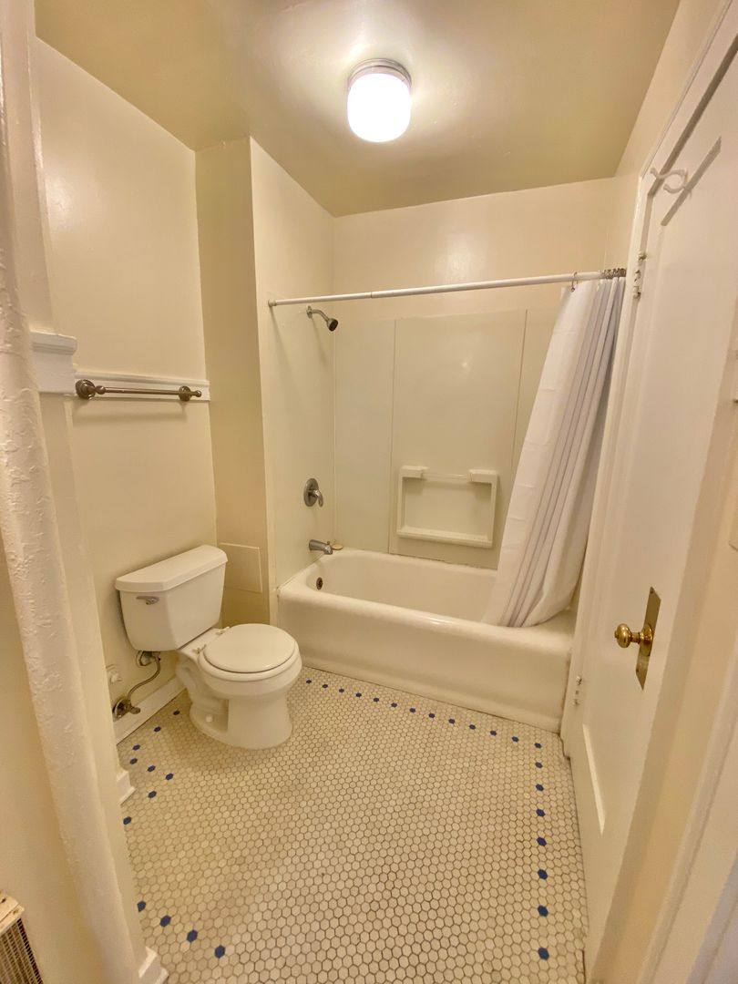 Apartment for rent at 516 E Union St, Seattle, WA 98122