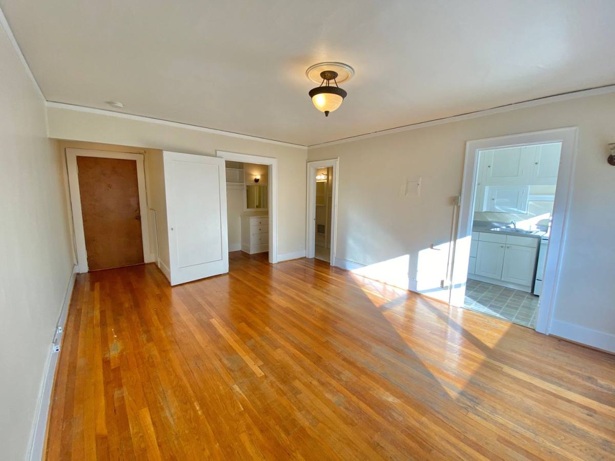 Apartment for rent at 516 E Union St, Seattle, WA 98122