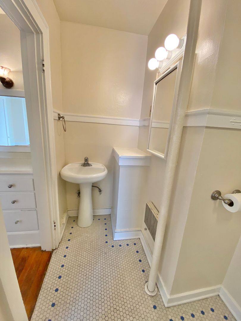 Apartment for rent at 516 E Union St, Seattle, WA 98122