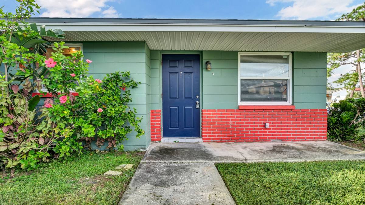 House for rent at 5526 59th Way N, Saint Petersburg, FL 33709