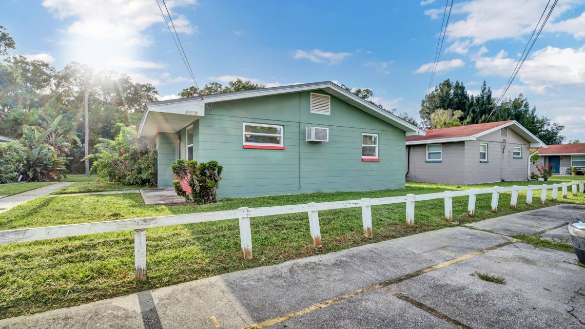 House for rent at 5526 59th Way N, Saint Petersburg, FL 33709