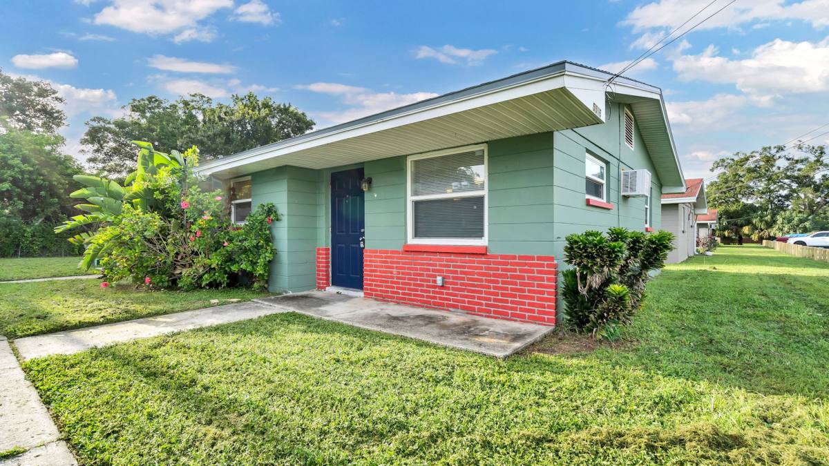 House for rent at 5526 59th Way N, Saint Petersburg, FL 33709