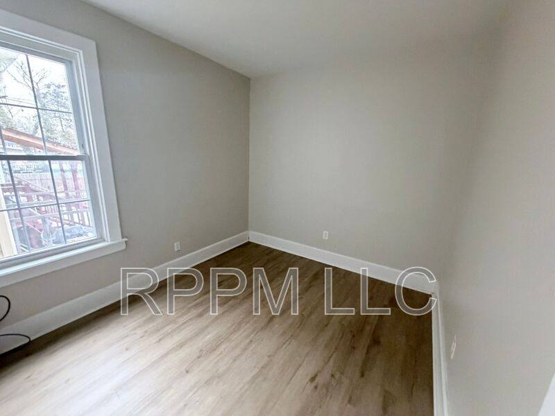 Apartment for rent at 106 N 16th St #1, East Orange, NJ 07017