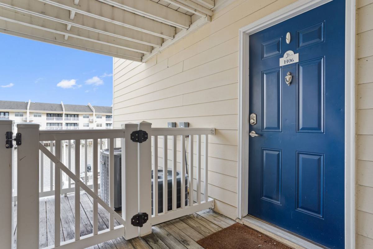 Condo for rent at 2421 Beachview Dr, Ocean Springs, MS 39564
