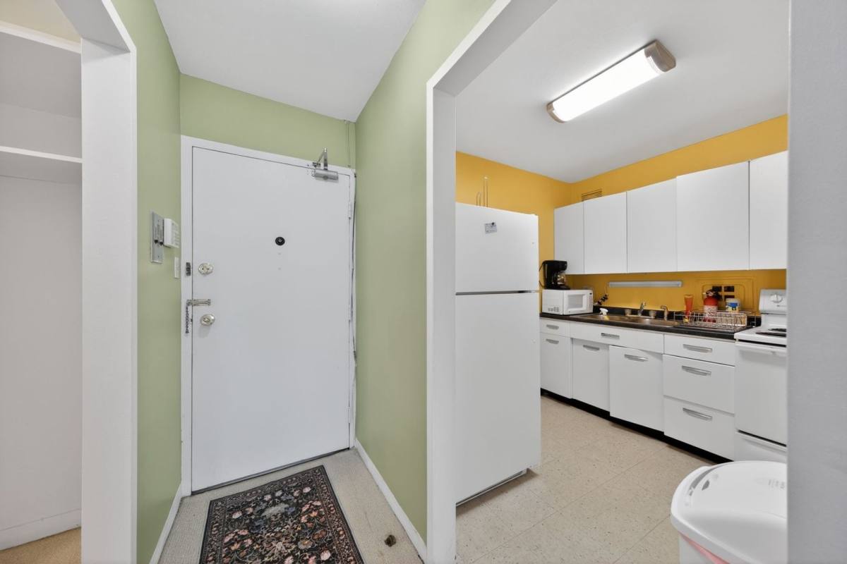 Condo for rent at 7337 S Shore Dr, Chicago, IL 60649