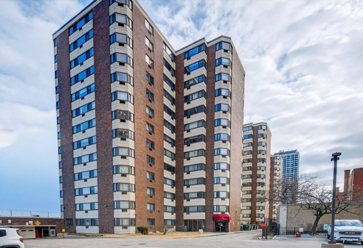 Condo for rent at 7337 S Shore Dr, Chicago, IL 60649