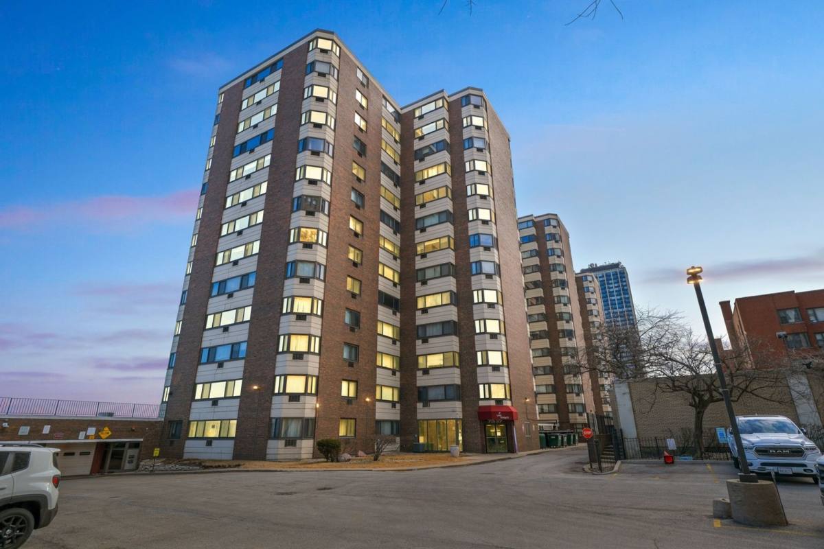 Condo for rent at 7337 S Shore Dr, Chicago, IL 60649