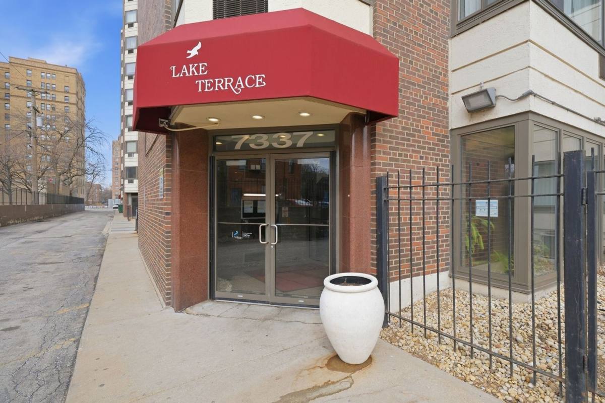 Condo for rent at 7337 S Shore Dr, Chicago, IL 60649