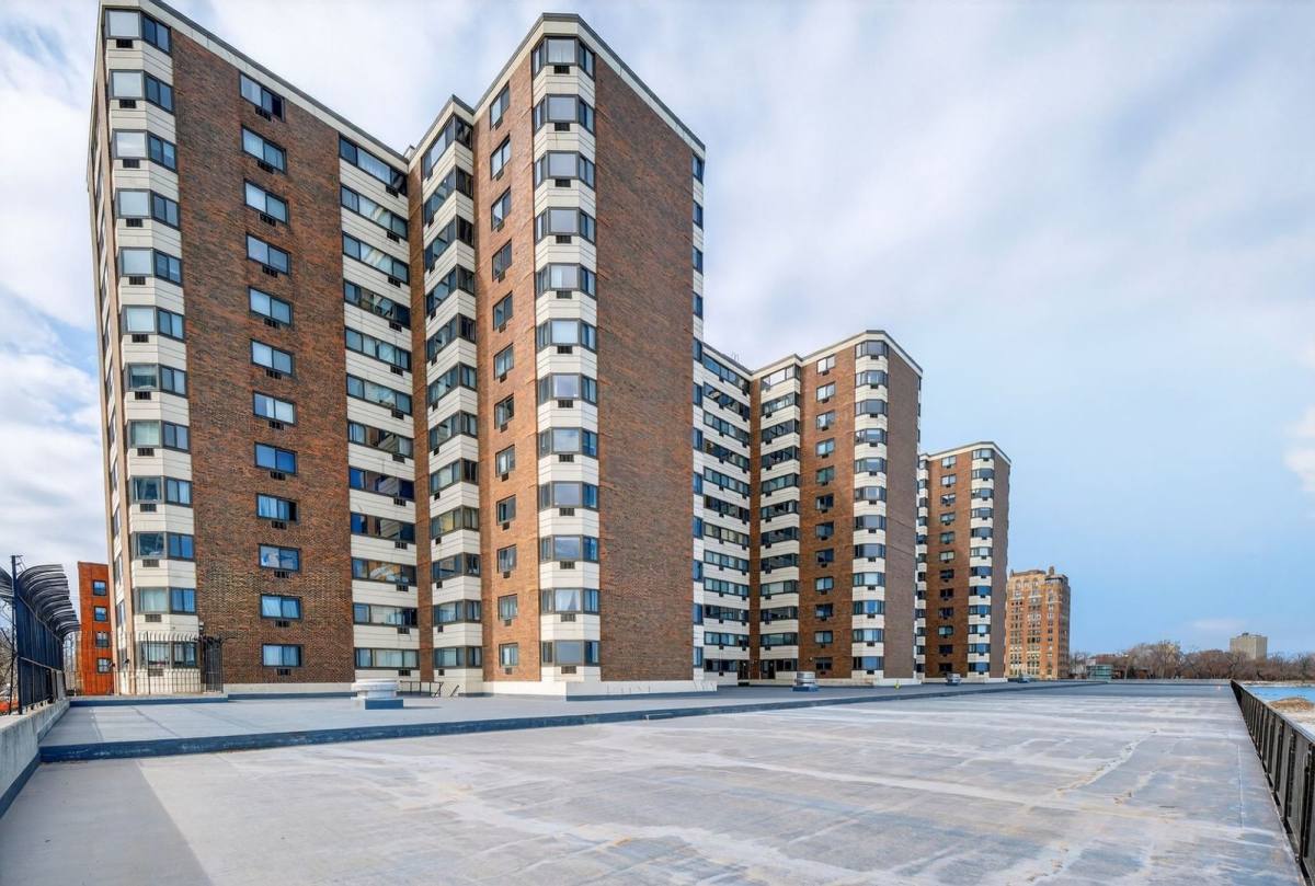 Condo for rent at 7337 S Shore Dr, Chicago, IL 60649