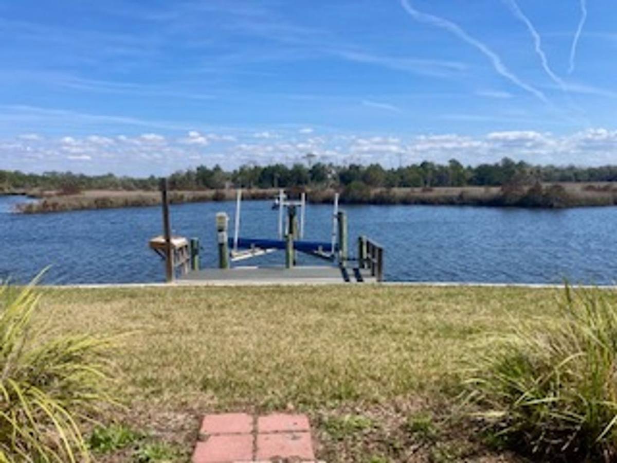 Apartment for rent at 11474 W Bayshore Dr, Crystal River, FL 34429