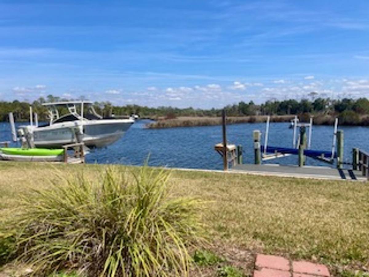 Apartment for rent at 11474 W Bayshore Dr, Crystal River, FL 34429