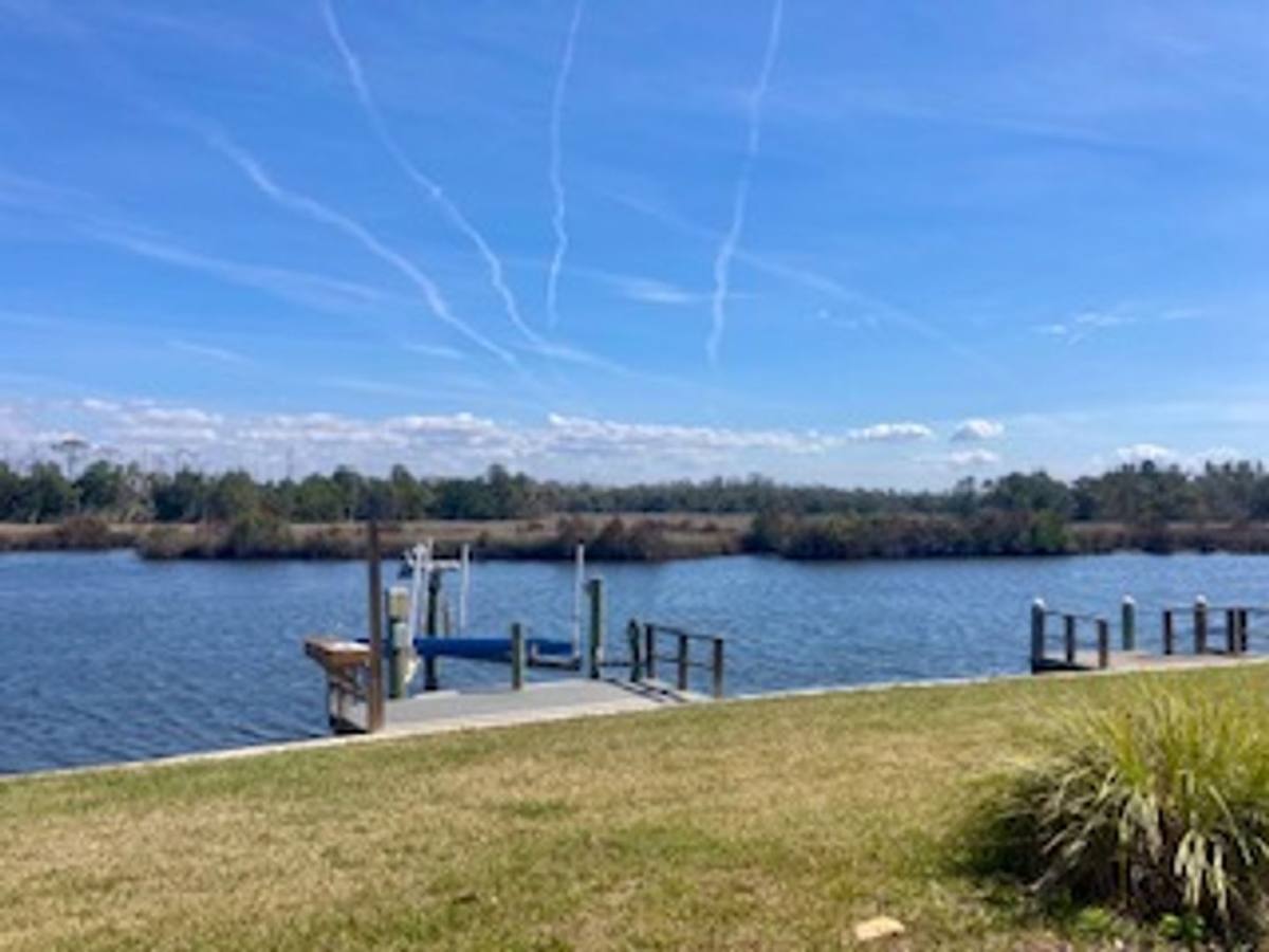 Apartment for rent at 11474 W Bayshore Dr, Crystal River, FL 34429