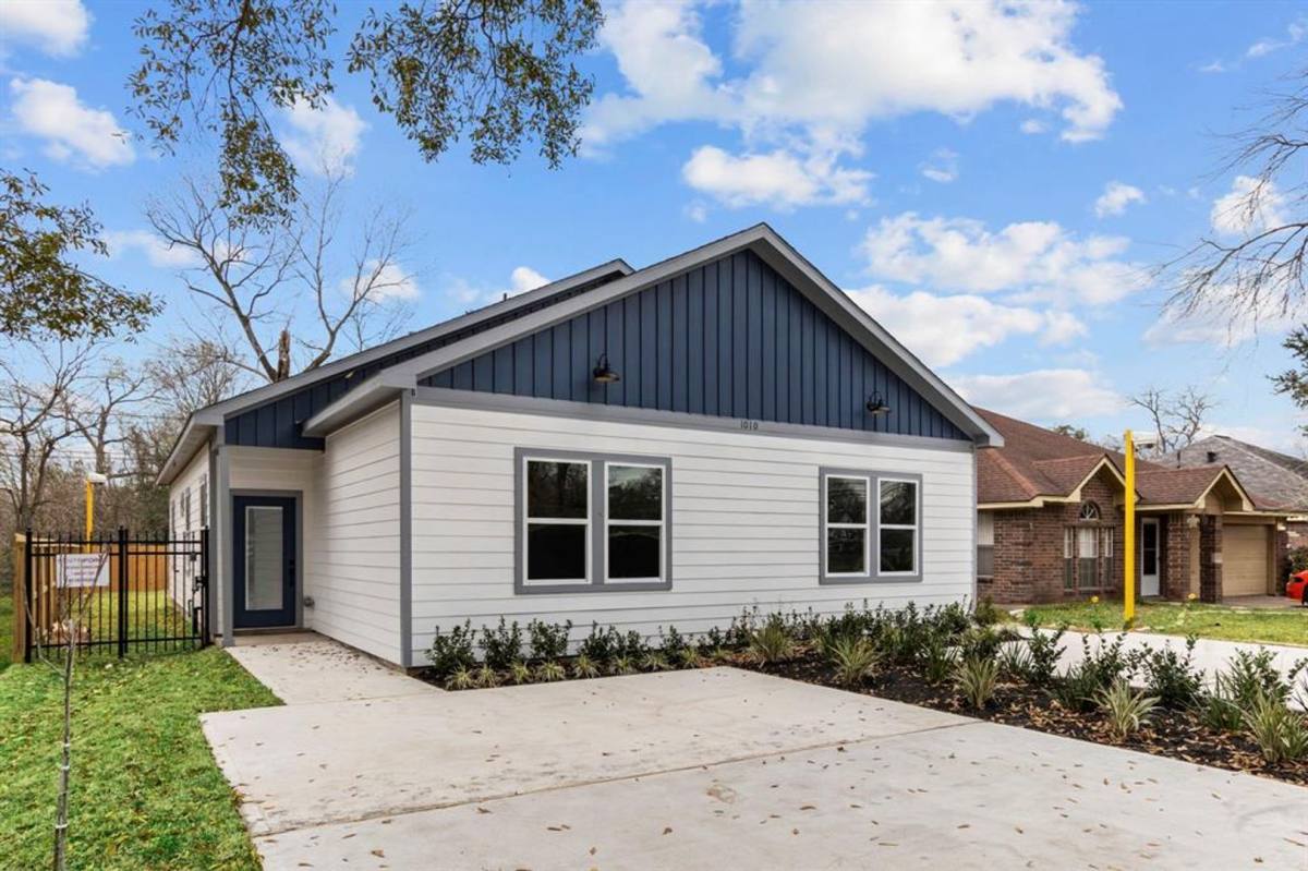 House for rent at 1010 Junell St, Houston, TX 77088