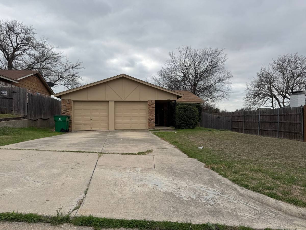 House for rent at 5604 Macgregor Dr, Fort Worth, TX 76148
