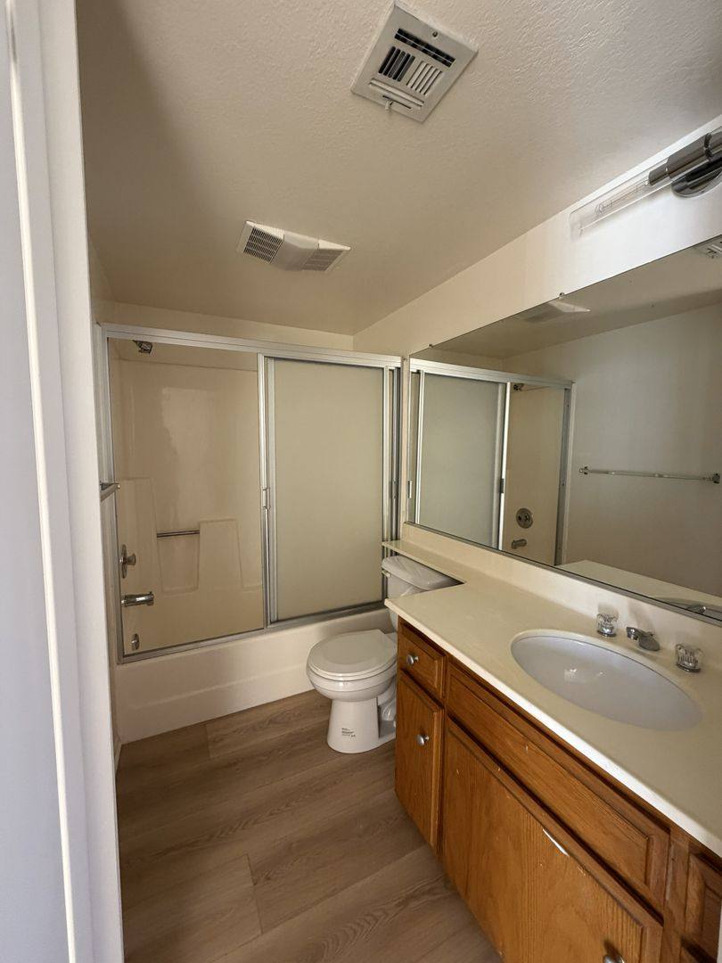 Apartment for rent at 11308 Huston St, North Hollywood, CA 91601
