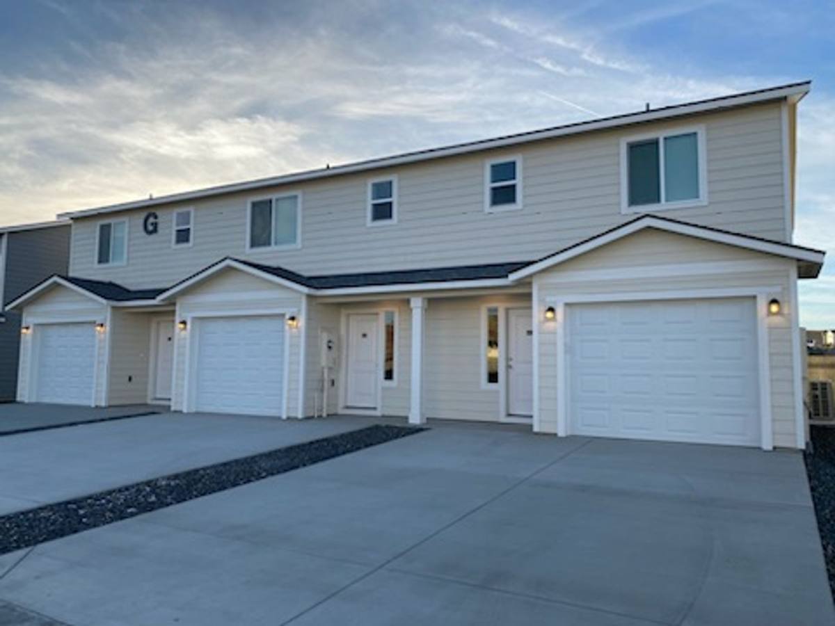 Townhouse for rent at 977 Creer Way - A-102, West Richland, WA 99353