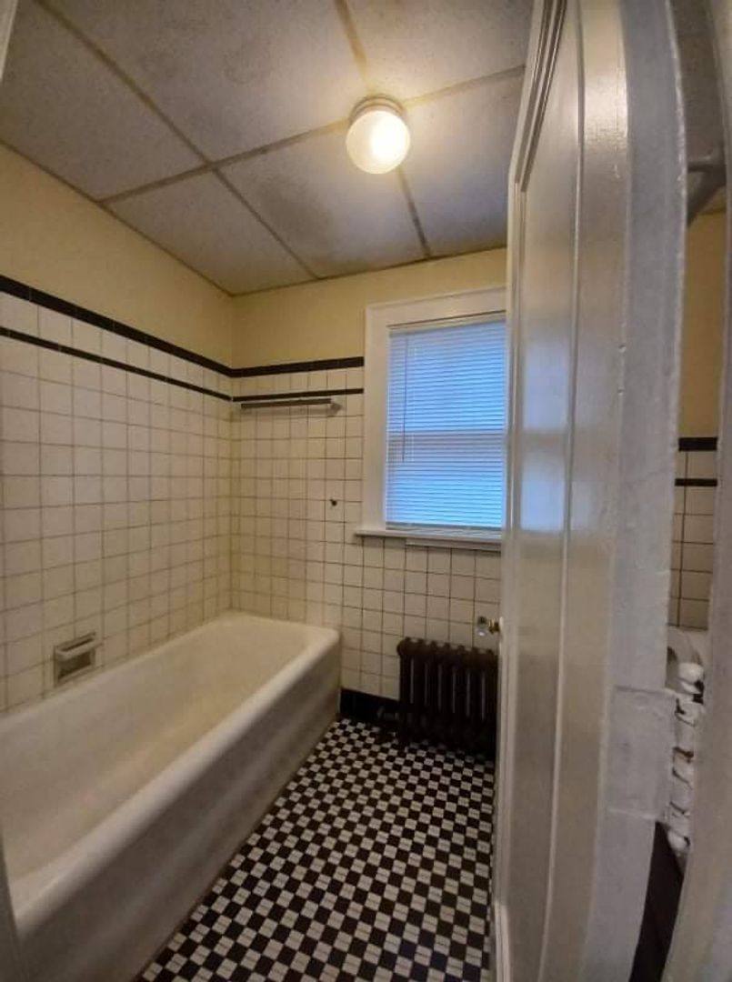 Apartment for rent at 1132 Crosby St, Rockford, IL 61107