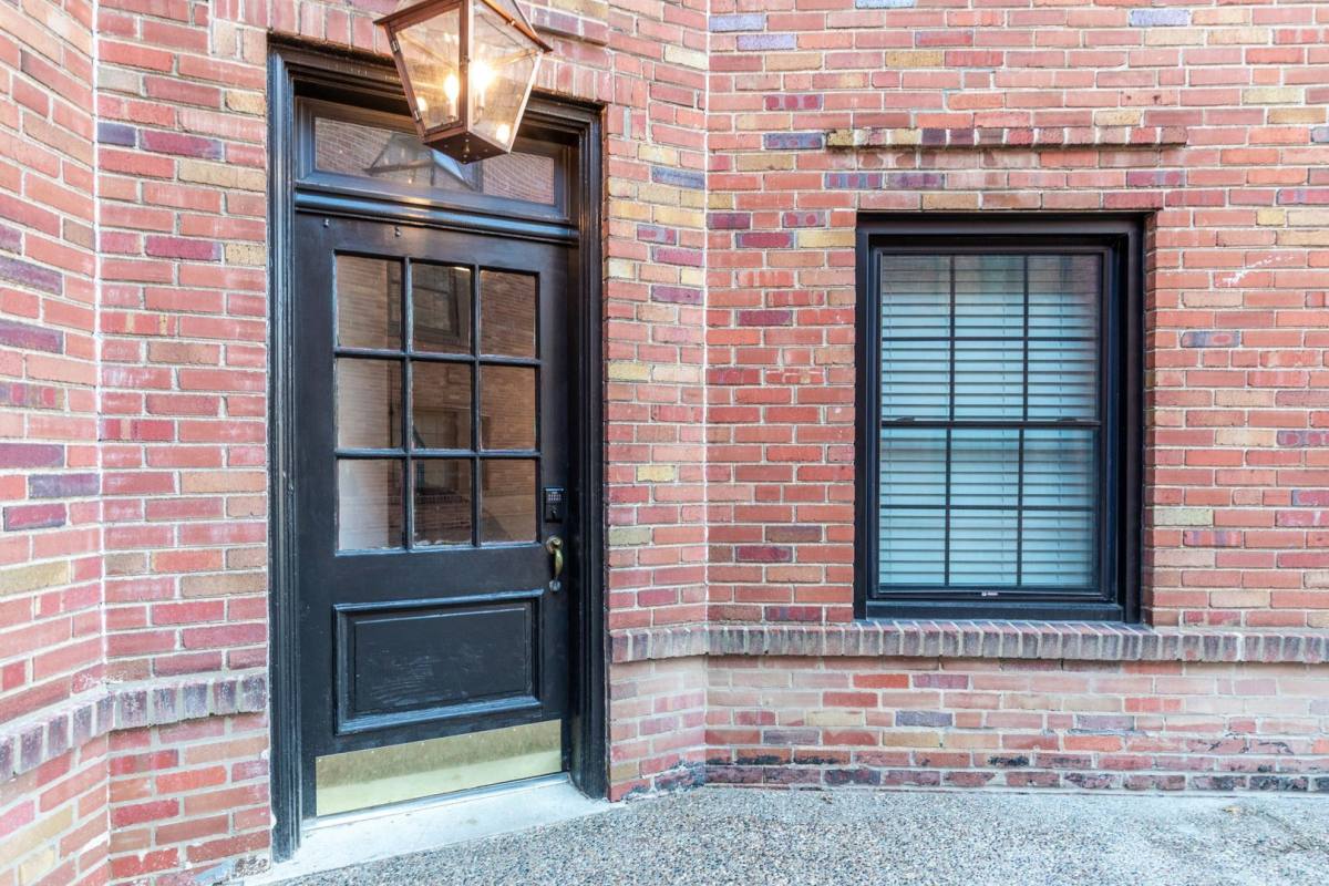 Apartment for rent at 7570 Oxford Dr, Saint Louis, MO 63105