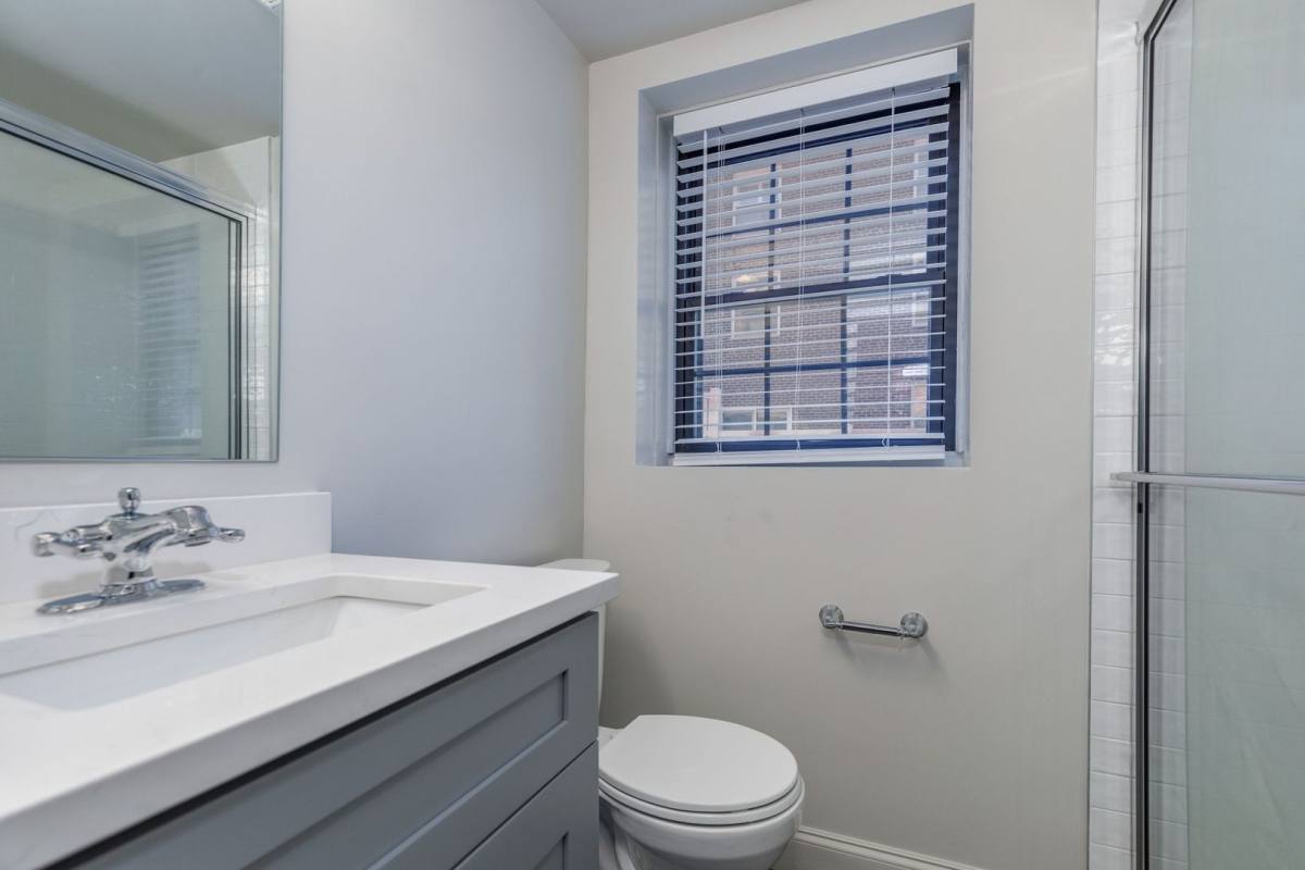 Apartment for rent at 7570 Oxford Dr, Saint Louis, MO 63105