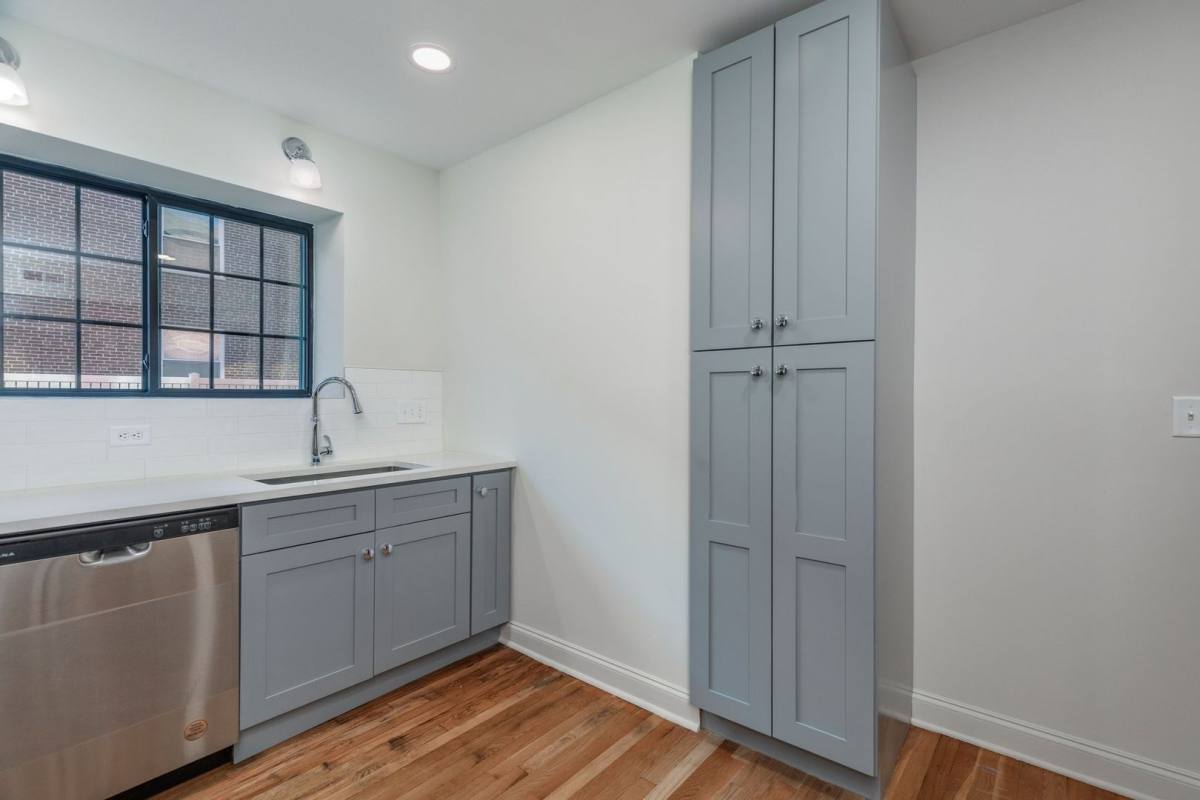 Apartment for rent at 7570 Oxford Dr, Saint Louis, MO 63105