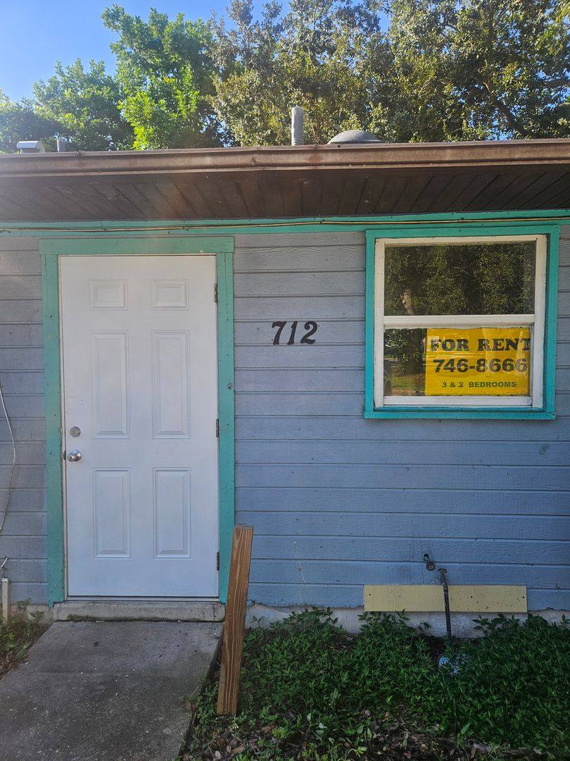 House for rent at 712 26th Ave E, Bradenton, FL 34203