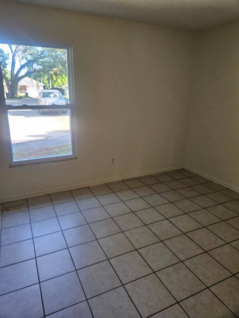 House for rent at 712 26th Ave E, Bradenton, FL 34203