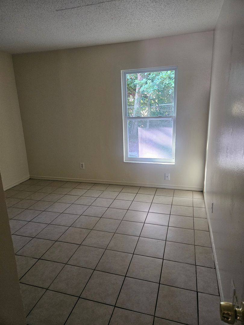 House for rent at 712 26th Ave E, Bradenton, FL 34203